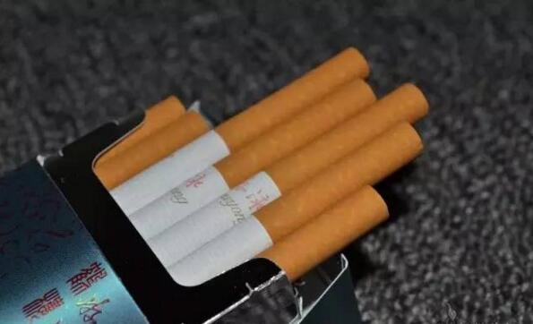 黃鶴樓游泳回歸，爺爺輩最喜愛的香煙品牌