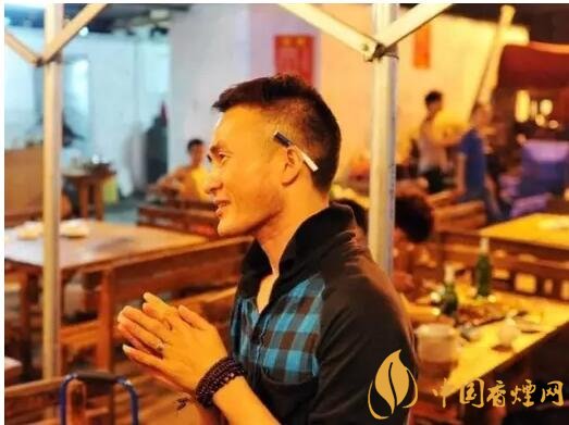 香煙夾耳朵上是怎么來(lái)的，耳夾煙是男人的專(zhuān)利