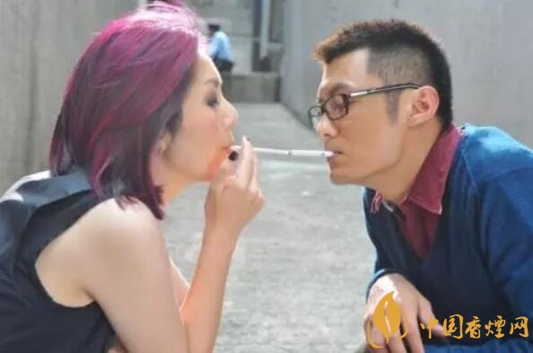 香煙夾耳朵上是怎么來(lái)的，耳夾煙是男人的專(zhuān)利