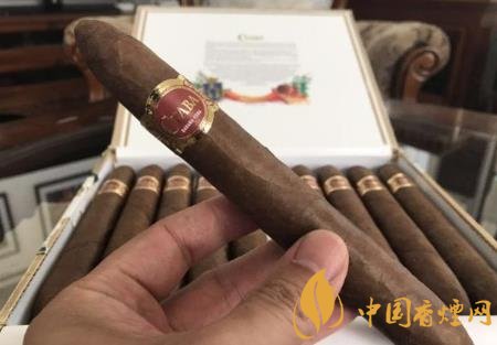 庫阿巴杰出雪茄圖片及口感品析 適合老茄客的一款雪茄！